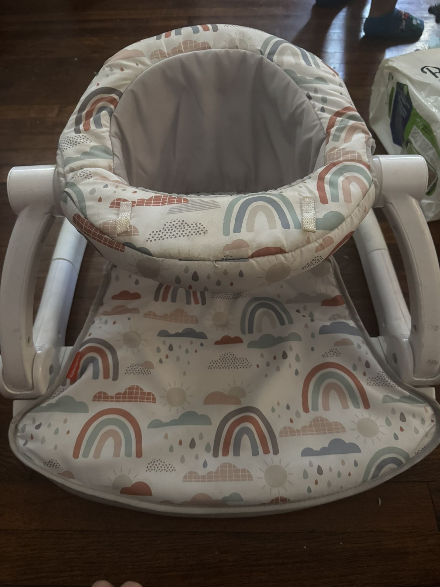 Fisher-Price Portable Baby Chair Sit-Me-Up Floor Seat with Developmental Toys & Machine Washable Seat Pad, Rainbow Showers