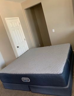 KING BEAUTYREST MATTRESS AND FREE BOX SPRINGS