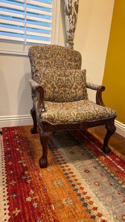 Royal Antique Chair In great condition