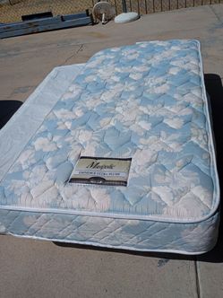 Cama individual con colchón