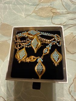 Set: Light Blue Rhinestone.