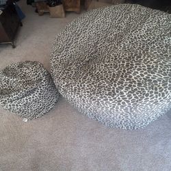 Ultimate Sack Giraffe Print With Stool