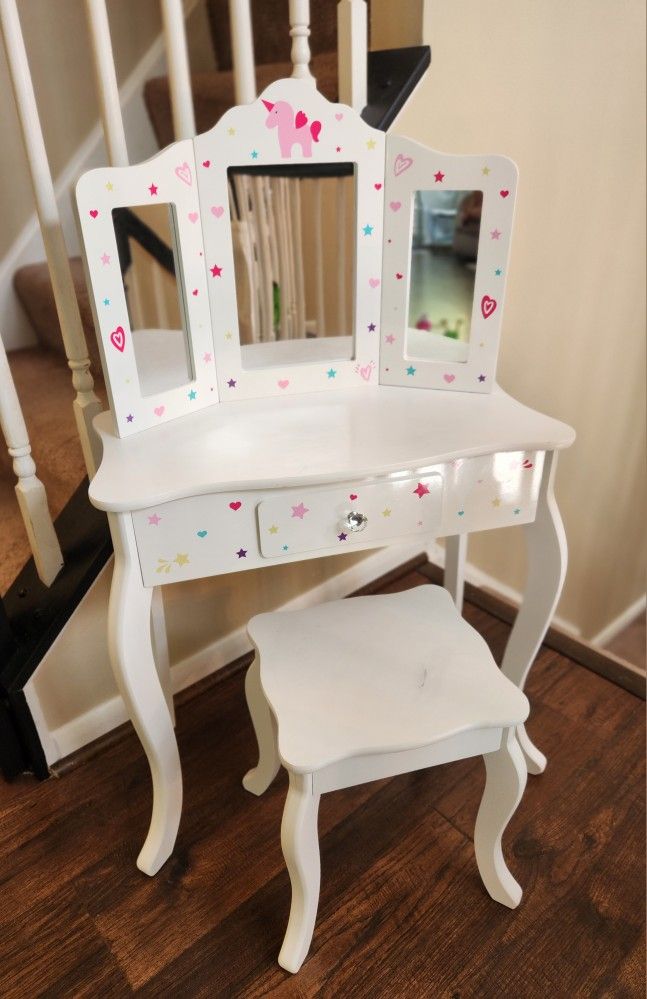 Girls makeup vanity, white