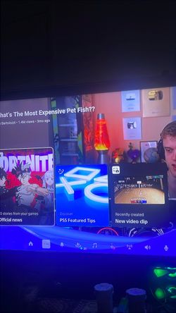 Ps5 disc version 1tb comes with charging dock 3 remotes