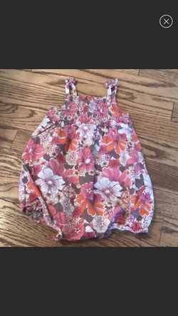Olds Navy baby girl Romper 3-6 month like new