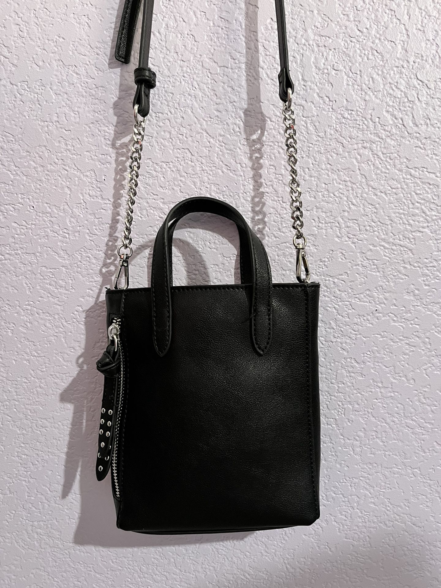 New/nuevo Black Crossbody Bag