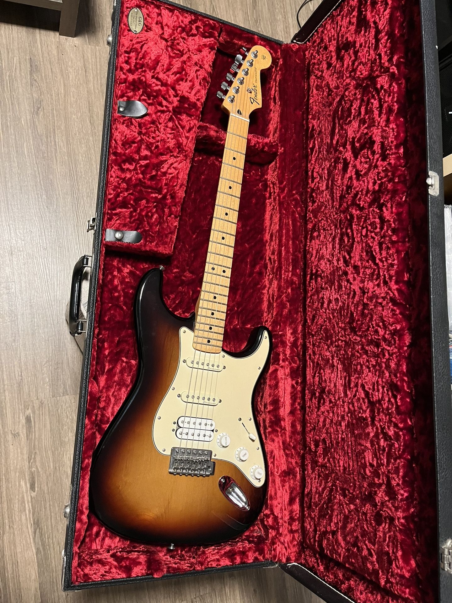 Fender Stratocaster hss 2005 W/ Hard Case
