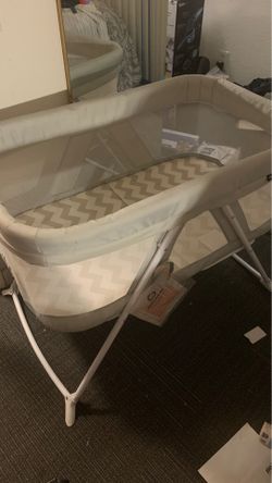 Price reduced ! MidClassic portable crib