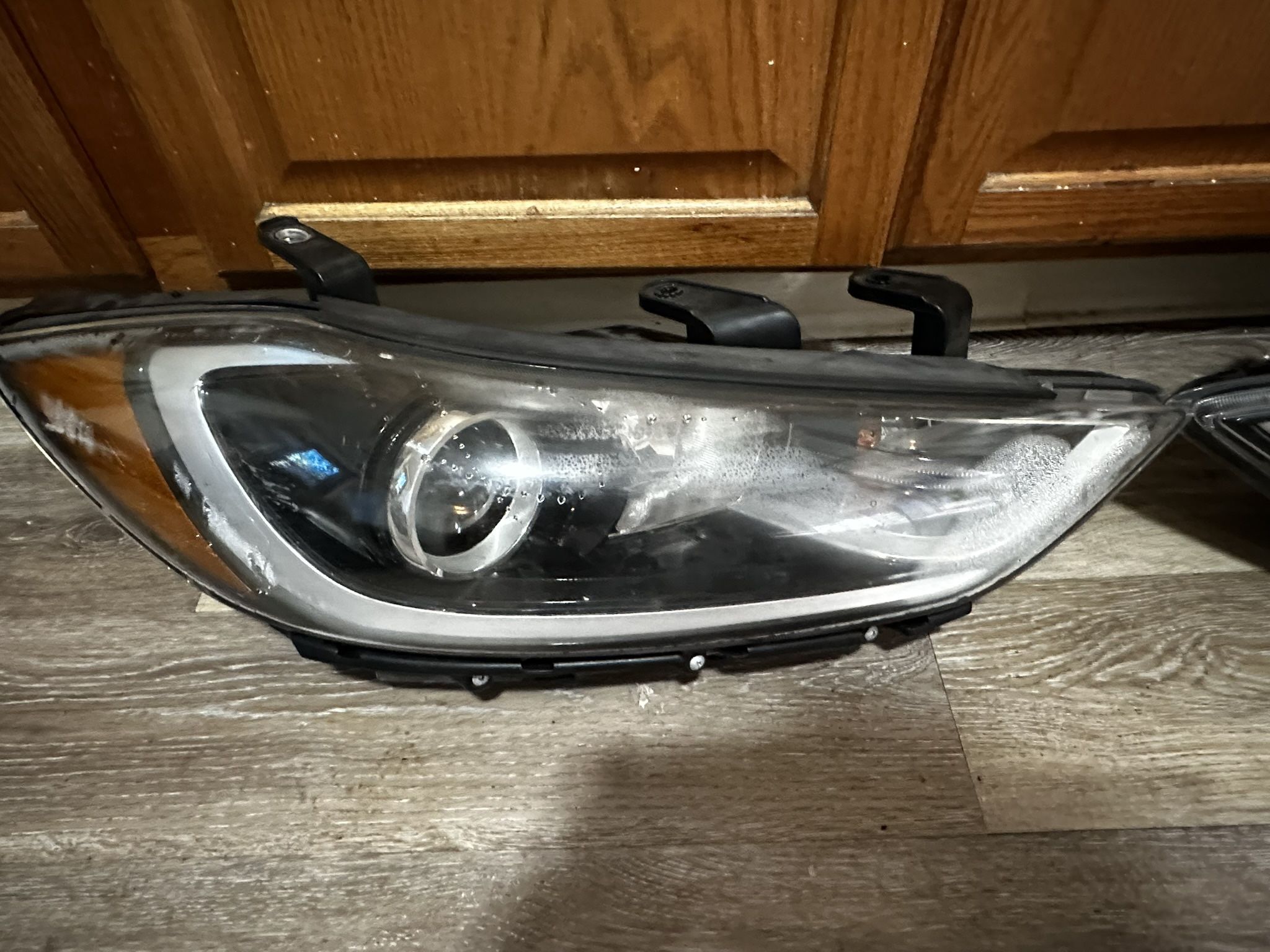 HYUNDAI ELANTRA 2017-2018 Headlights