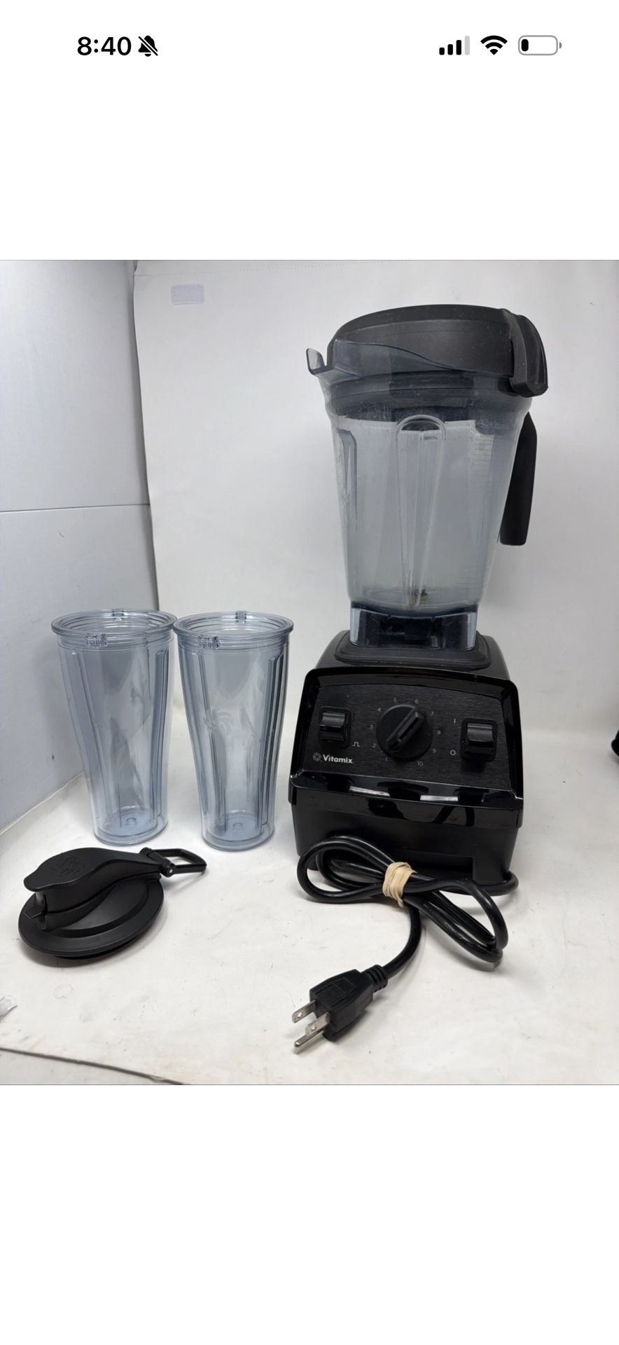 Vitamix Explorian VM0197 64 oz blender & 2 personal cup adapter Work