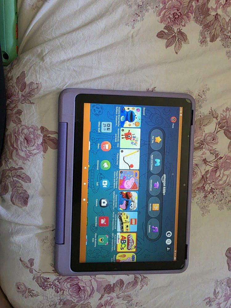 Amazon Kids Fire Tablet W/ 128GB Micro SD Cards & Chargers