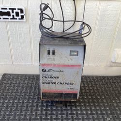 Schumacher 2/35 AMP 200 AMP Starter Charger For 12 Volt Batteries Model SE 2352 