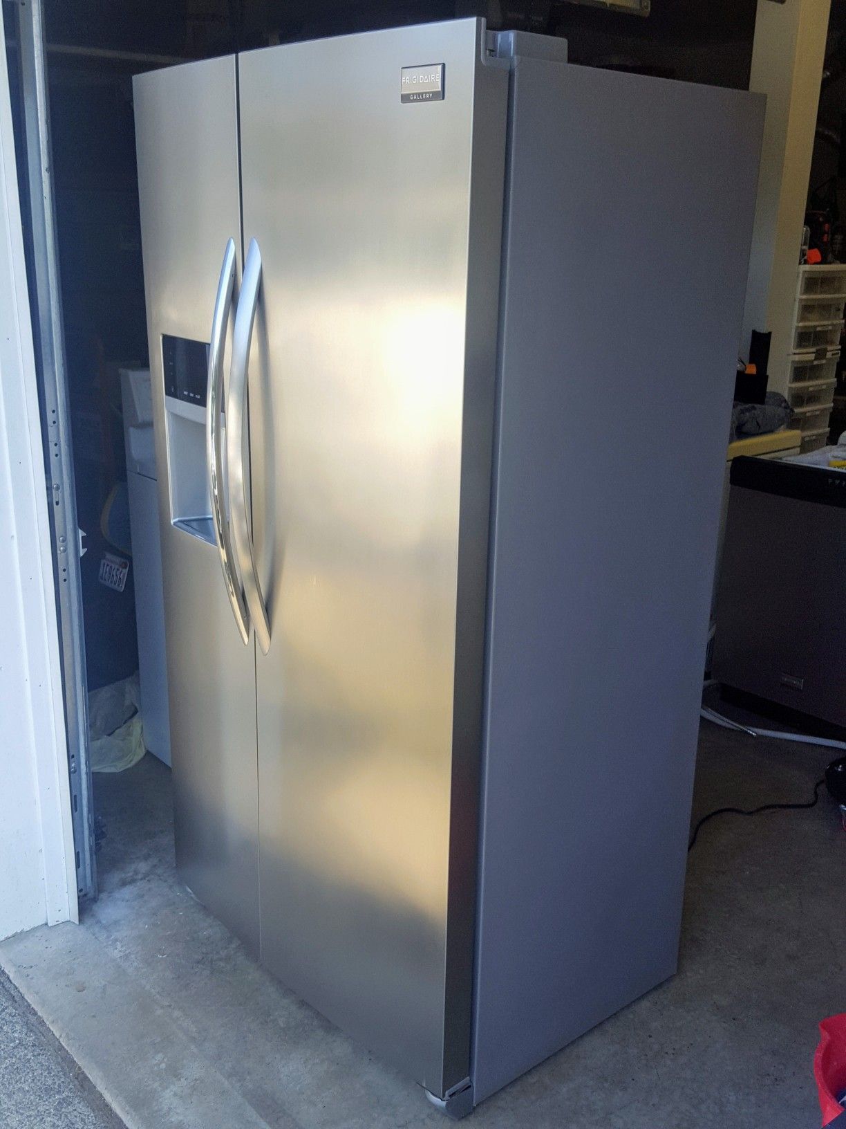 Excellent condition Frigidaire Gallery counter depth refrigerator