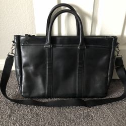 Authentic Coach Black Leather Bag with shoulder strap