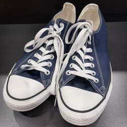 Converse Chuck Taylor Low Navy Men’s Size 9 (USED)