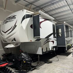 2012 46’ Toyhauler . Road Warrior By Heartland