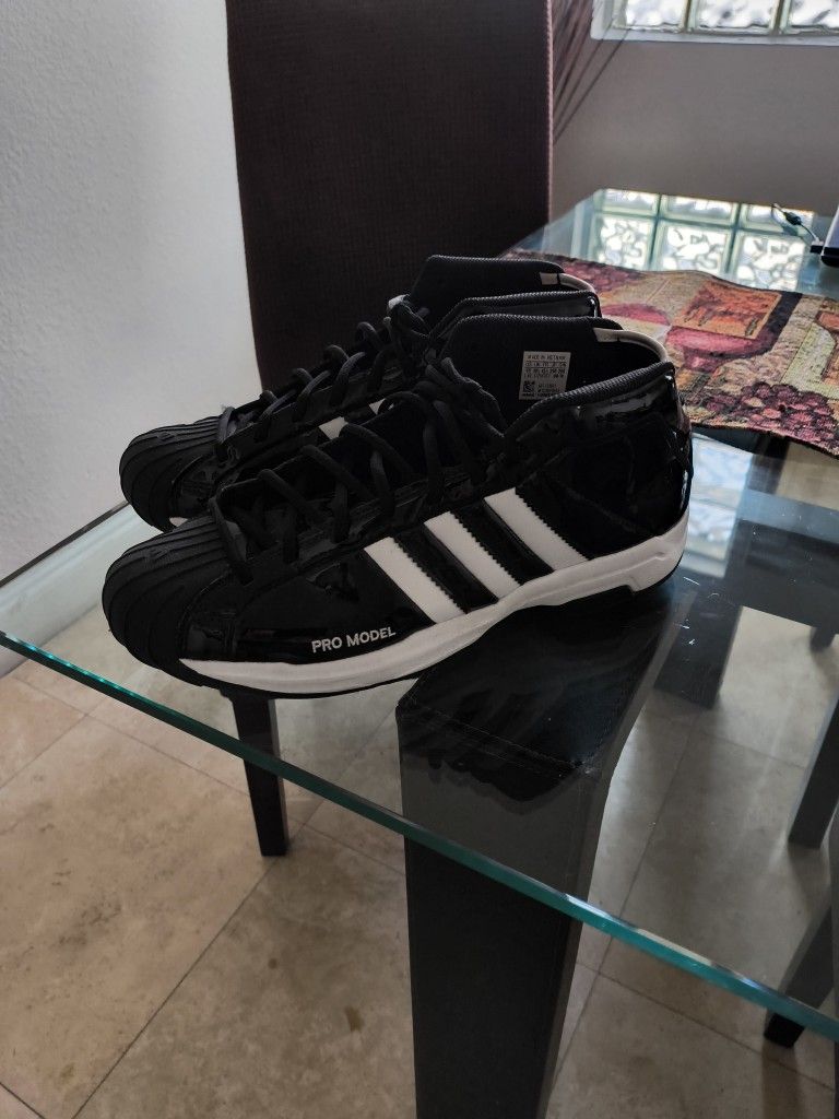Adidas Pro Model 