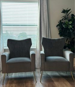 Set of 2 Gray Velvet Tufted Accent Chairs