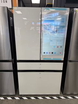 Samsung Bespoke 4-Door French Door Refrigerator - Family HUB Plus