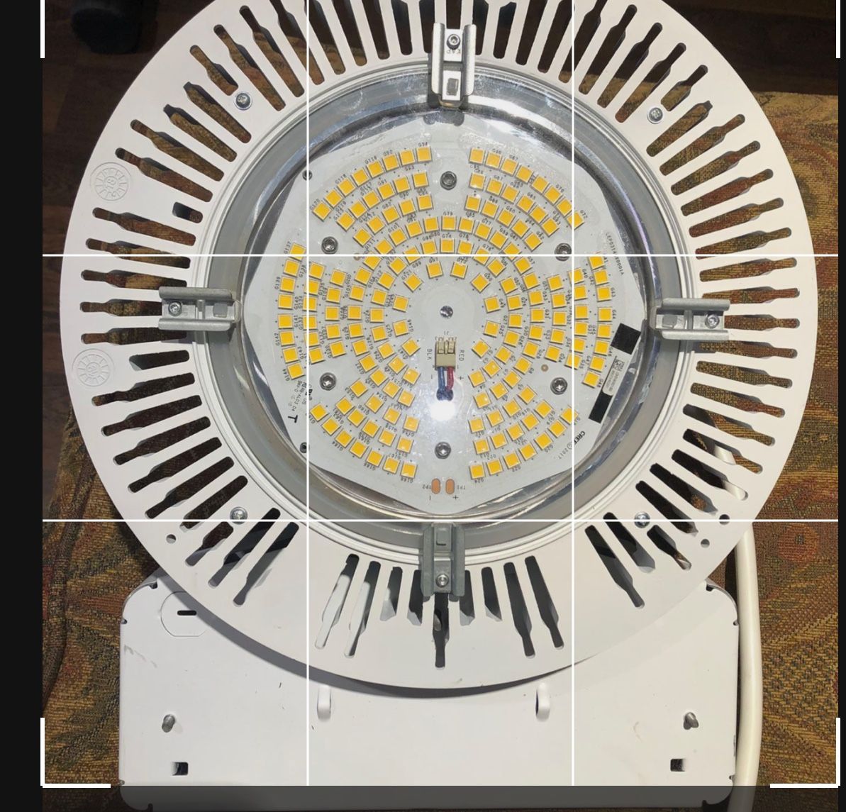 LIGHT 200W , 4000K Lumens Only Asking $20 