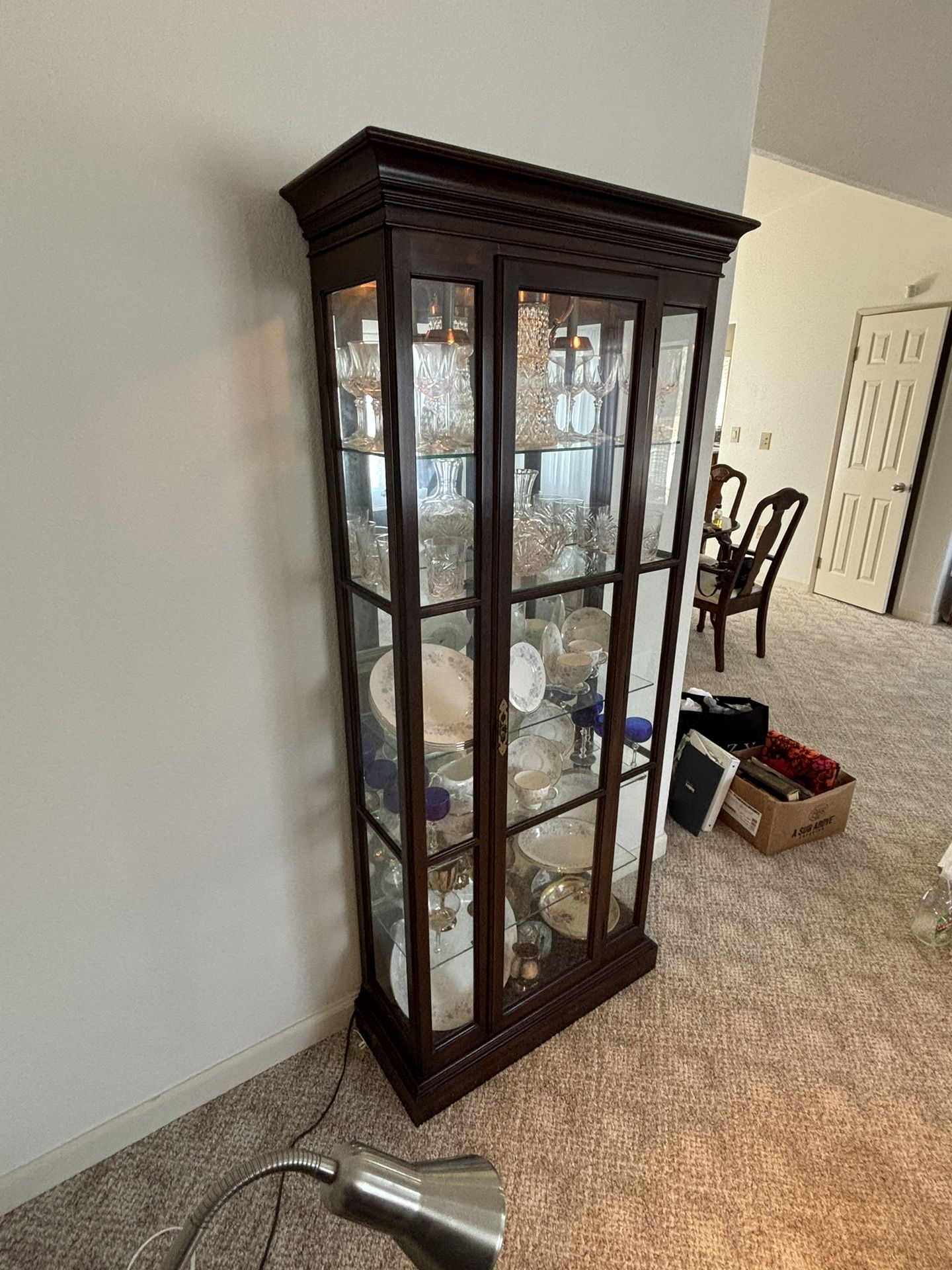 China Cabinet Wood/glass Lighted
