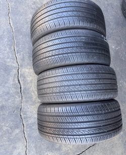 195/55-16 Vendo Set de Tires en buenas condiciones de vida las 4