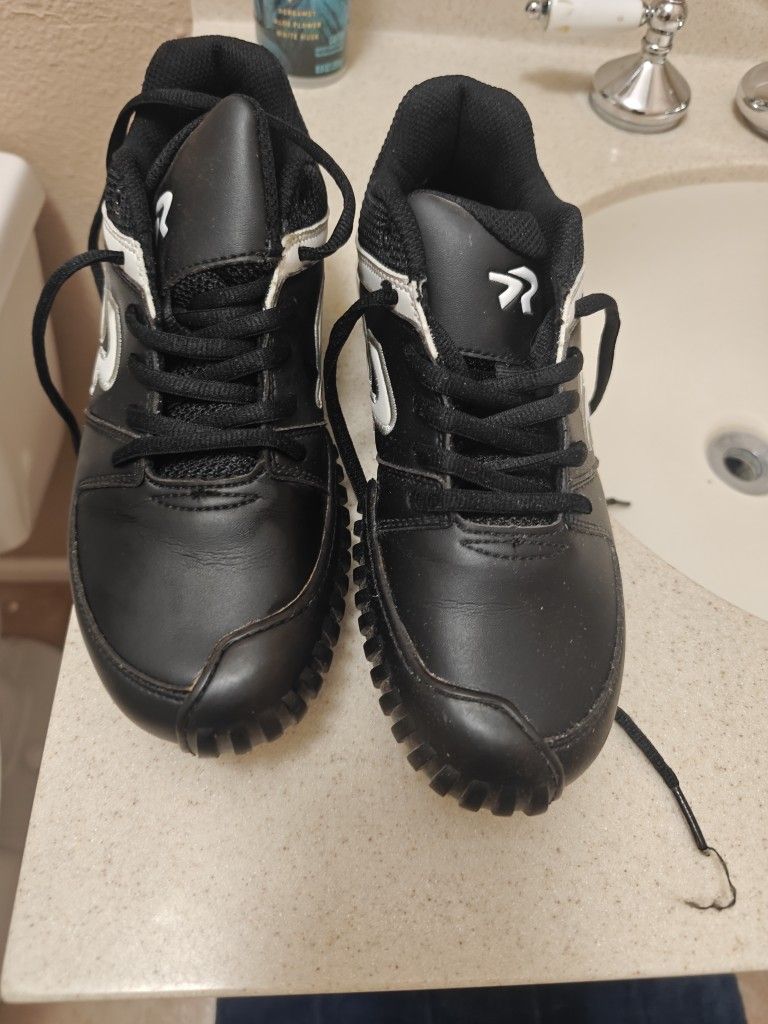 Rip It Ringor Softball Pitching Pitcher Cleats