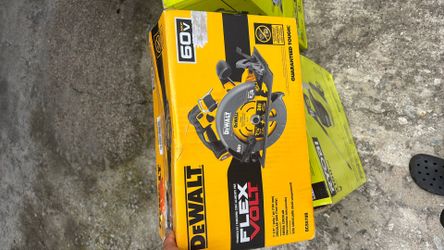 DeWALT SAW