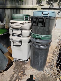 10 lawn and garden trash cans