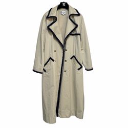 CHANEL Trench Coat in Beige Gabardine