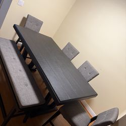 Dining room table ( Rooms to go )