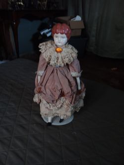VARIETY OF VENTAGE DOLLS