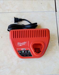 Milwaukee 12V M12 Charger
