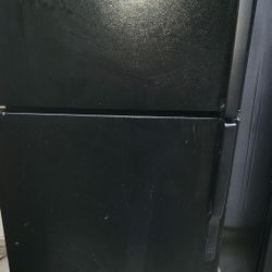 GE 28" REFRIGERATOR WORKS GREAT CAN DELIVER ANYWHERE 