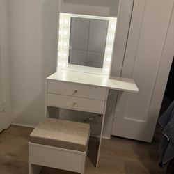 Se Vende Vanity Nuevo Con Luces LED 