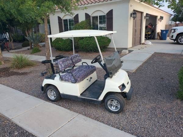 2001 Yamaha golf cart gas 4-stroke street legal with horn signals 