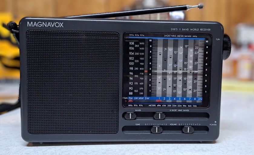 Magnavox D1875 11 Band World Receiver 