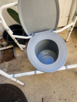 Silla para ir a l ban̈o