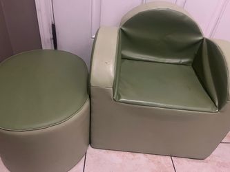 Kids seat and foot rest