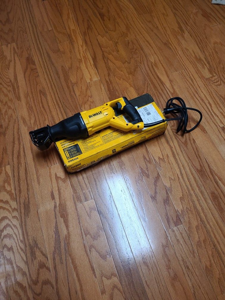 Dewalt Corded Electric 12 Amp Reciprocating Sawzall