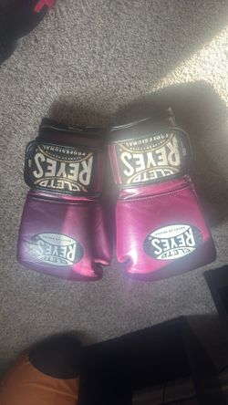 Boxing gloves