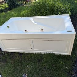 60”x30” Jacuzzi 