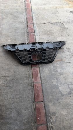 20 to 22 Nissan versa upper grill