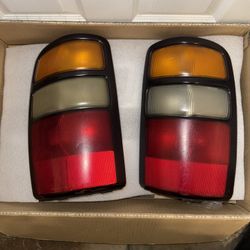 2005 GMC YUKON TAIL LIGHTS