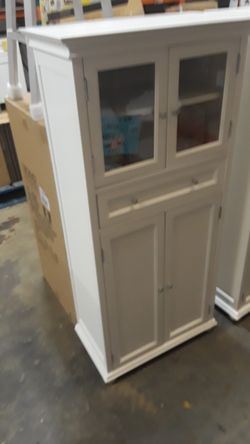 Linen cabinets 22x52