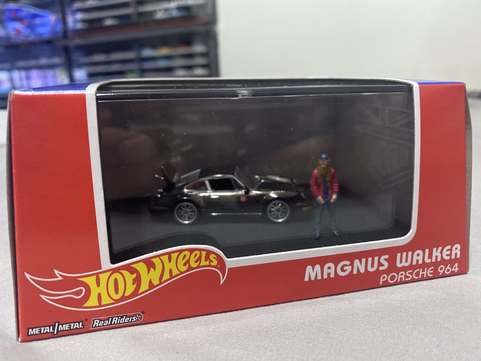 Hot Wheels Porsche 964 Magnus Walker RLC diorama w/figurine