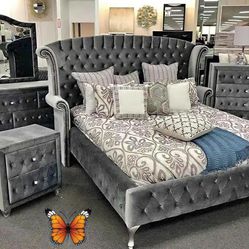 Coaster Velvet 4 Pcs Bedroom Sets Queen or King Beds Dressers Nightstands Mirrors Finance and Delivery Available 