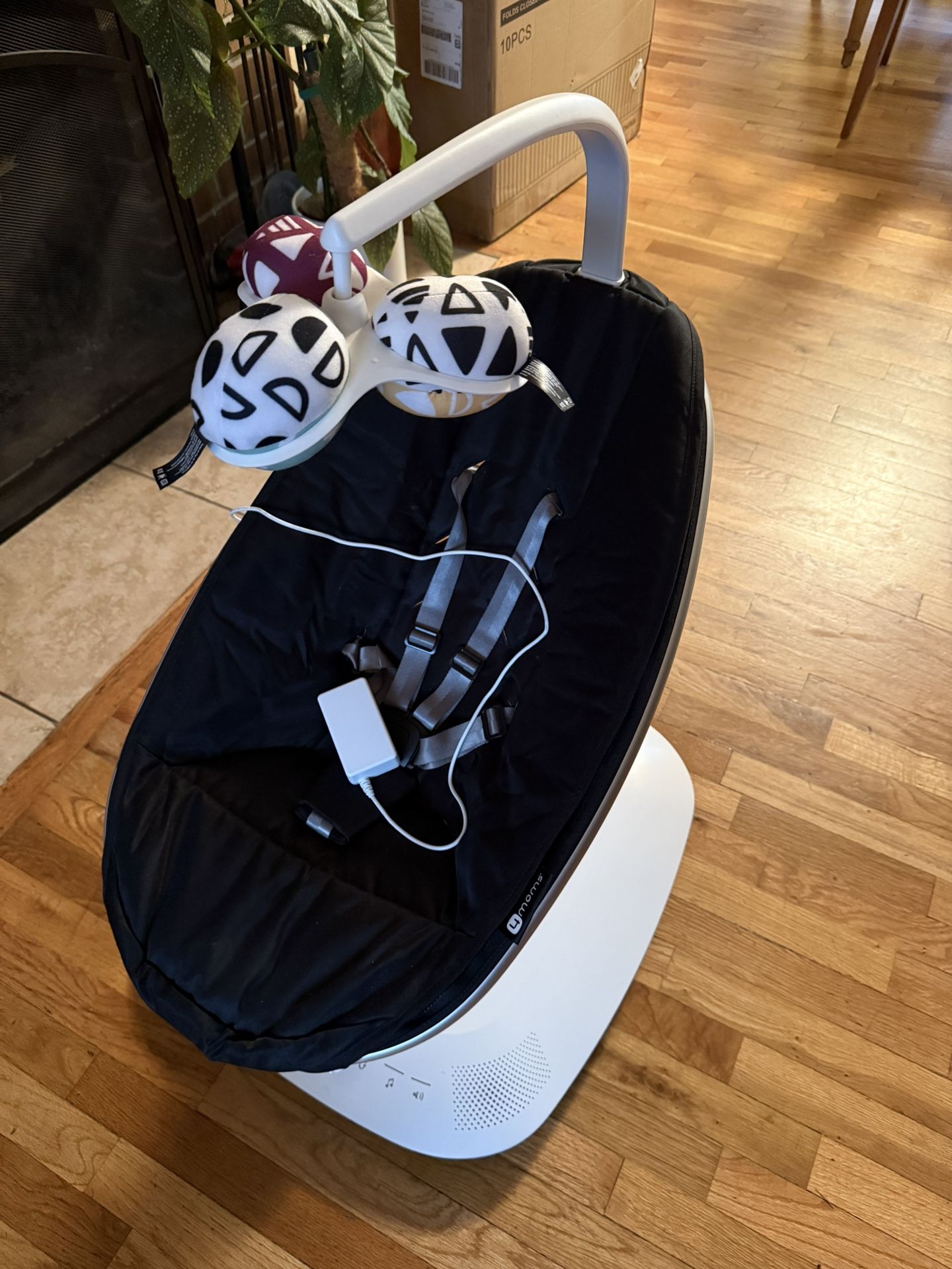 MamaRoo Baby Rocker
