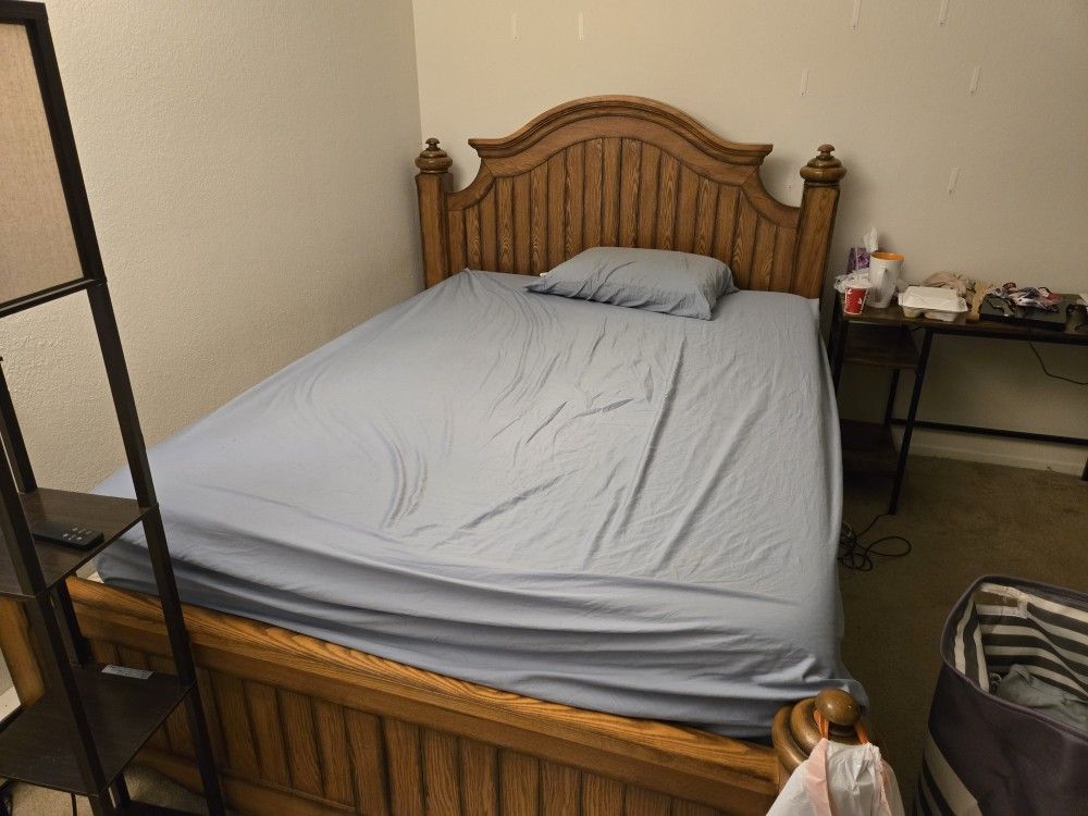 Victorian Wooden Queen Size Bed Frame