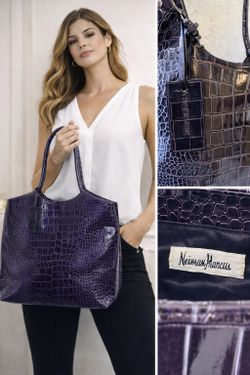 Bolsa Neiman Marcus morada estilo cocodrilo grande elegante